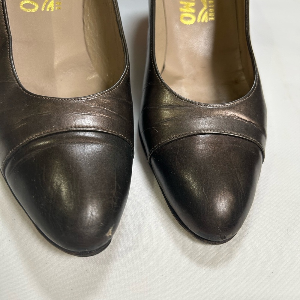 Vintage Salvatore Ferragamo two tone metallic pointed toe heels - Picture 2 of 10